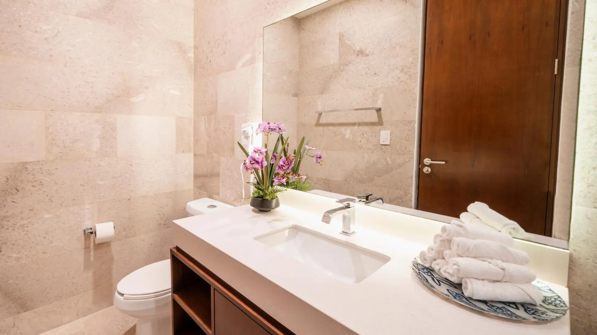 Luxury 2 Bedroom Condo With Private Jacuzzi & Bbq - At Cruz Con Mar - Maricruz Playa del Carmen Holiday home