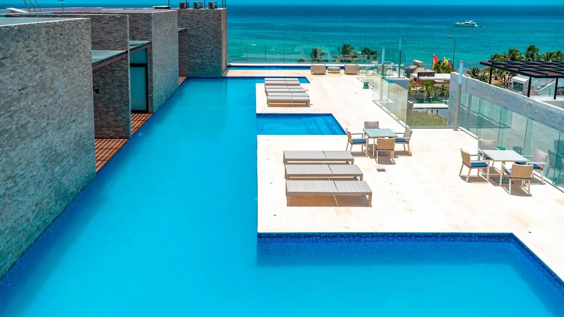 Luxury 2 Bedroom Condo With Private Jacuzzi & Bbq - At Cruz Con Mar - Maricruz Playa del Carmen